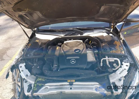 2016 Mercedes-Benz C 300 4Matic/Luxury 4Matic/Sport 4Matic z USA, uszkodzony, nr VIN 55SWF4KB1GU149400